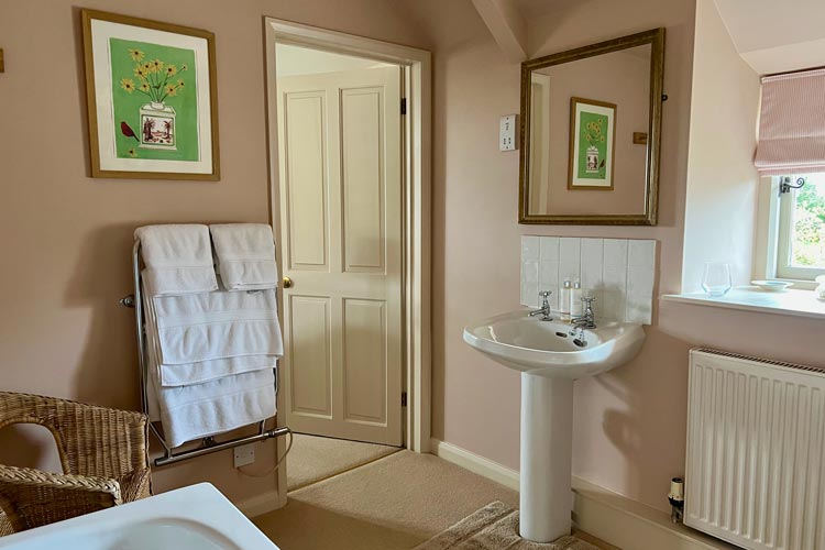 Ensuite bathroom Well Farm Cotswolds