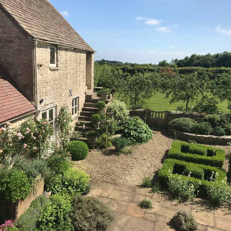 Gardens at Well Farm in Cotswolds